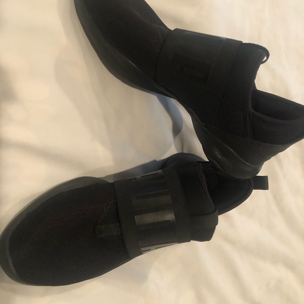 Puma tennis shoes